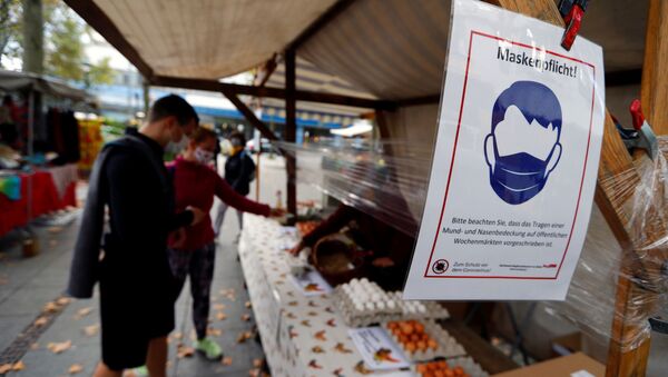 A sign indicating to wear a mask is seen at farmers market at Zehlendorf-Steglitz district, as the coronavirus disease (COVID-19) outbreak continues, in Berlin, Germany, October 24, 2020. REUTERS/Fabrizio Bensch - Sputnik International