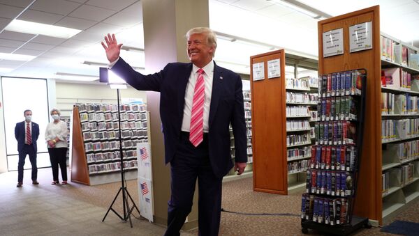 U.S. President Donald Trump waves after voting in the 2020 presidential election at the Palm Beach County Library in West Palm Beach, U.S., October 24, 2020. REUTERS/Tom Brenner     TPX IMAGES OF THE DAY - Sputnik International