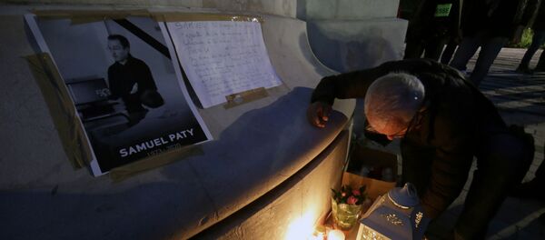 People gather to pay homage to Samuel Paty, the French teacher who was beheaded on the streets of the Paris suburb of Conflans-Sainte-Honorine, as part of a national tribute, in Nice, France, October 21, 2020 People gather to pay homage to Samuel Paty, the French teacher who was beheaded on the streets of the Paris suburb of Conflans-Sainte-Honorine, as part of a national tribute, in Nice, France, October 21, 2020 - Sputnik International