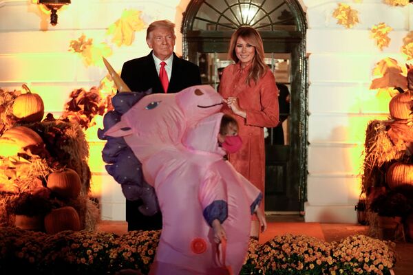 US President Donald Trump and first lady Melania host a Halloween event at the White House in Washington, US, 25 October 2020. - Sputnik International