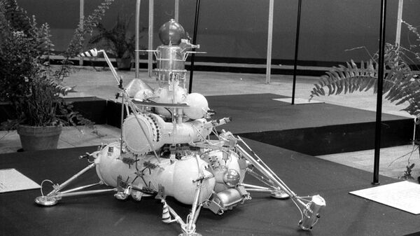 Model of Soviet unmanned spacecraft Luna 24 exhibited in Prague around 1980 - Sputnik International