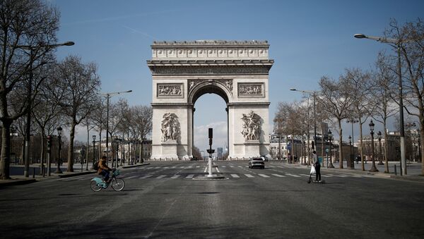 A view shows the deserted Arc de Triomphe as lockdown is imposed to slow the spreading of the coronavirus disease (COVID-19) in Paris, France, March 18, 2020. - Sputnik International