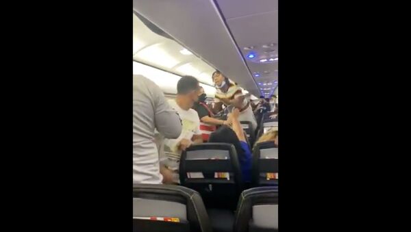 Cellphone footage captures moment passenger aboard Spirit Airlines is apprehended by Puerto RIco's law enforcement officials following a brawl aboard the flight. - Sputnik International