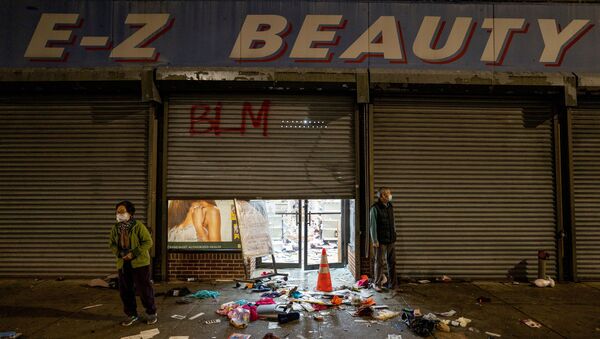 A business owner stands outside of her looted beauty supply store following protests over the police shooting death of Walter Wallace in Philadelphia, Pennsylvania, U.S., October 27, 2020. - Sputnik International