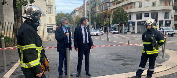 Nice Mayor Christian Estrosi talks to Municipal Police at the site of a knife attack in church in Nice, France, October 29, 2020 in this still image obtained from social media Nice Mayor Christian Estrosi talks to Municipal Police at the site of a knife attack in church in Nice, France, October 29, 2020 in this still image obtained from social media - Sputnik International