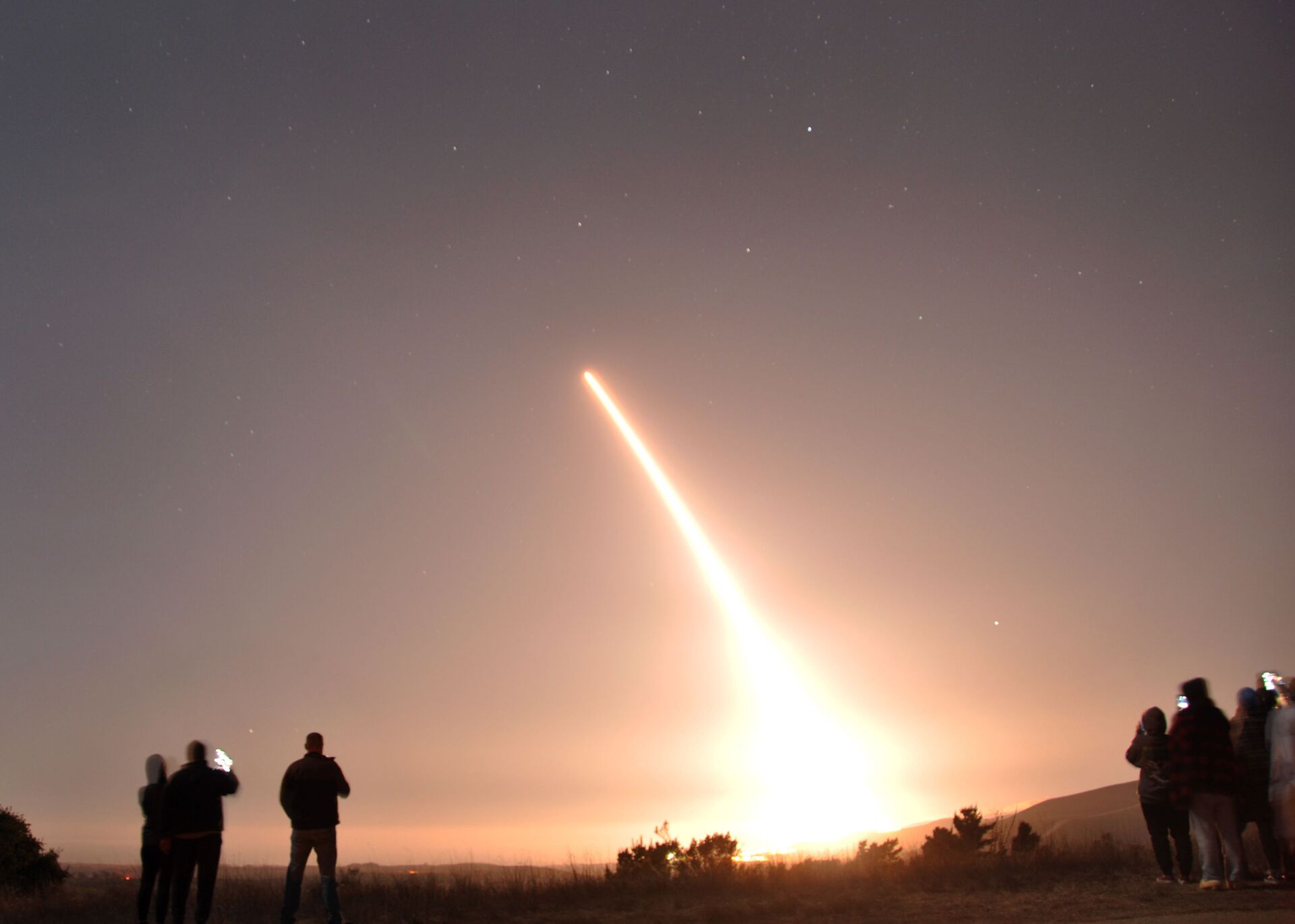 An Air Force Global Strike Command unarmed Minuteman III intercontinental ballistic missile launches during an operational test at 12:27 a.m. Pacific Time, Thursday, Oct. 29, 2020, at Vandenberg Air Force Base, California. - Sputnik International, 1920, 04.01.2022