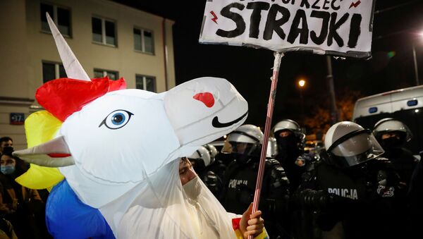 A demonstrator dressed up as a unicorn takes part in a protest against the ruling by Poland's Constitutional Tribunal that imposes a near-total ban on abortion, in Warsaw, Poland, October 30, 2020. - Sputnik International