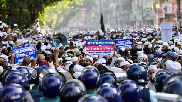 Muslims take part in a protest after Friday prayer, calling for the boycott of French products and denouncing French president Emmanuel Macron for his comments over Prophet Mohammed’s caricatures, in Dhaka, Bangladesh, October 30, 2020.  - Sputnik International