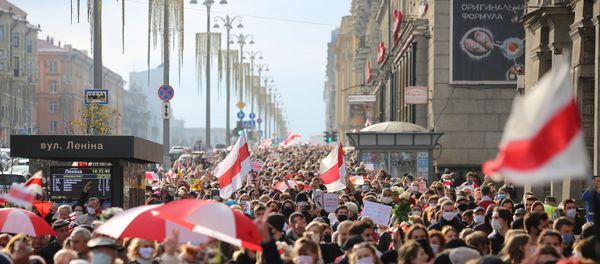People attend an opposition rally to reject the Belarusian presidential election results in Minsk, Belarus October 26, 2020. People attend an opposition rally to reject the Belarusian presidential election results in Minsk, Belarus October 26, 2020. - Sputnik International