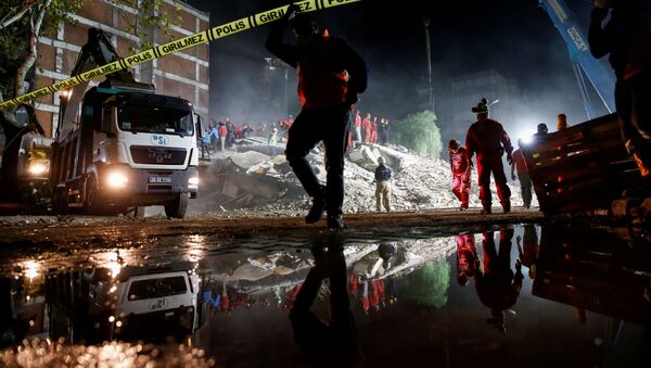 Rescue operations take place on a site secured by the police after an earthquake struck the Aegean Sea, in the coastal province of Izmir, Turkey, November 1, 2020. - Sputnik International