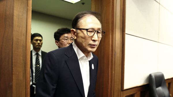 Former South Korean President Lee Myung-bak appears for his first trial at the Seoul Central District Court in Seoul Wednesday, May 23, 2018 - Sputnik International