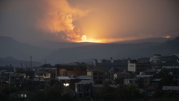 Powerful explosions are seen only a few km south-east from Stepanakert, the self-proclaimed Nagorno-Karabakh Republic - Sputnik International