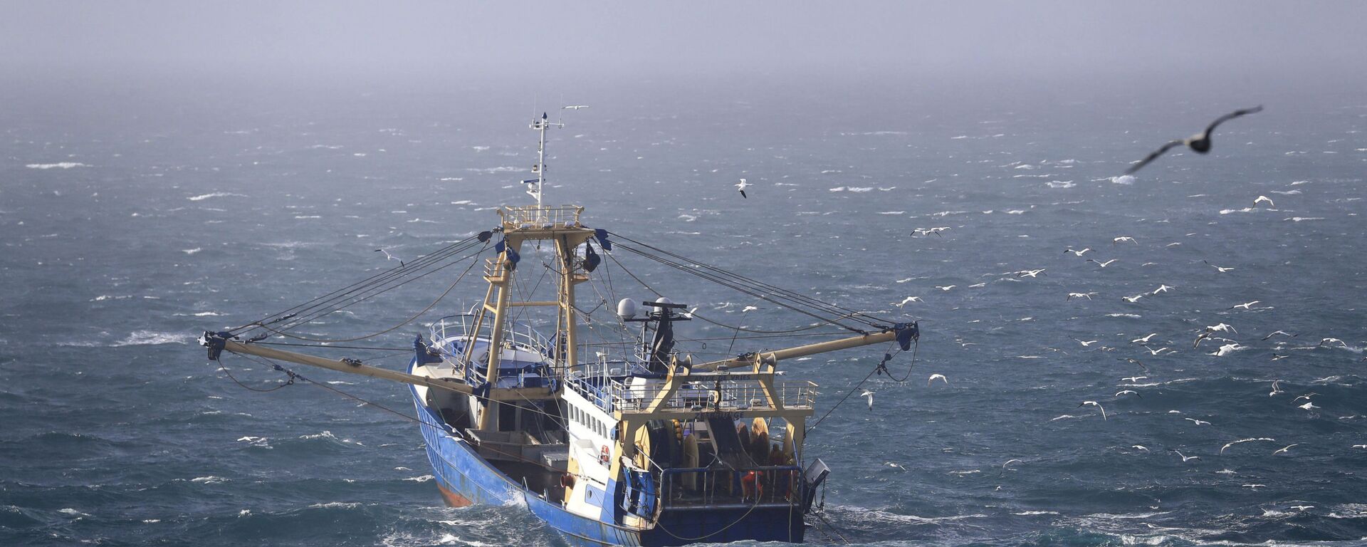 A fishing boat at work in the English Channel, off the southern coast of England, Saturday Feb. 1, 2020. The fishing industry is predicted to be one of the main subjects for negotiations between the UK and Europe, after the UK left the European Union on Friday. - Sputnik International, 1920, 30.10.2021