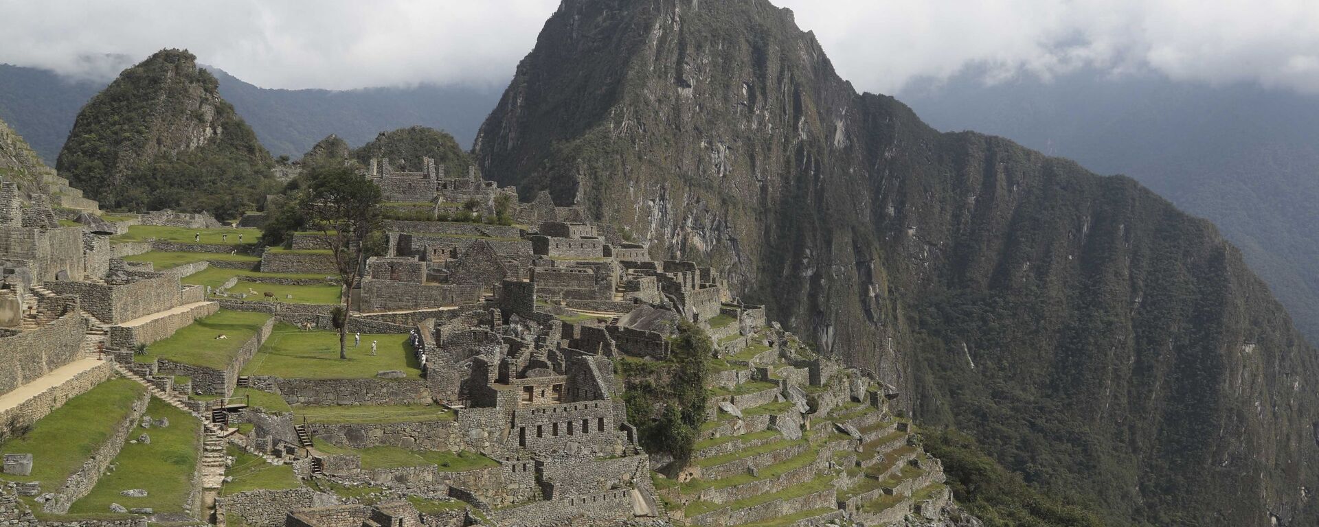 The Machu Picchu archeological site is devoid of tourists while it's closed amid the COVID-19 pandemic, in the department of Cusco, Peru, Tuesday, Oct. 27, 2020. Currently open to maintenance workers only, the world-renown Incan citadel of Machu Picchu will reopen to the public on Nov. 1. (AP Photo/Martin Mejia) - Sputnik International, 1920, 21.01.2023