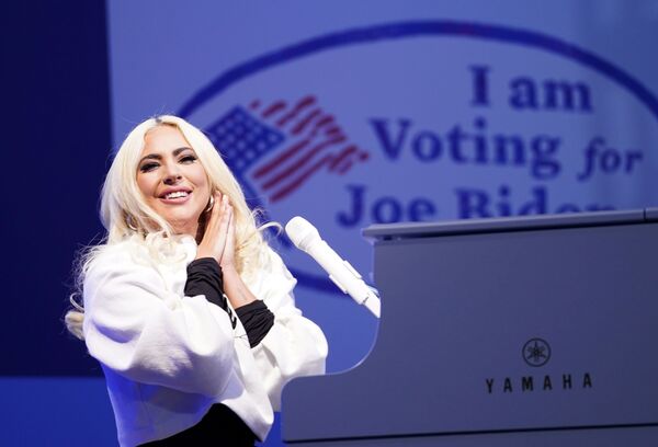 Lady Gaga performs during a drive-in campaign rally held by Democrat US presidential nominee and former Vice-President Joe Biden at Heinz Field in Pittsburgh, Pennsylvania, US, 2 November 2020.  - Sputnik International