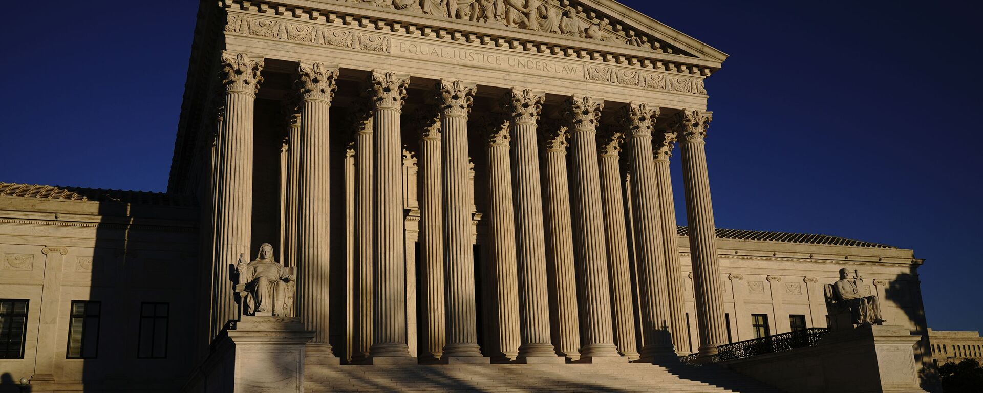 In this Monday, Nov. 2, 2020, file photo the Supreme Court is seen at sundown on the eve of Election Day, in Washington - Sputnik International, 1920, 23.12.2021