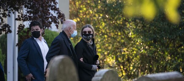 Democratic presidential nominee Joe Biden walks with his granddaughter Finnegan Biden - Sputnik International