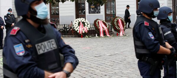 Police officers stand guard at the site of a wreath laying ceremony after a gun attack in Vienna, 3 November 2020. Police officers stand guard at the site of a wreath laying ceremony after a gun attack in Vienna, 3 November 2020. - Sputnik International