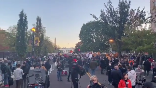 Protesters gather on Black Lives Matter Plaza outside the White House ahead of the announcement of election results on November 3, 2020 - Sputnik International