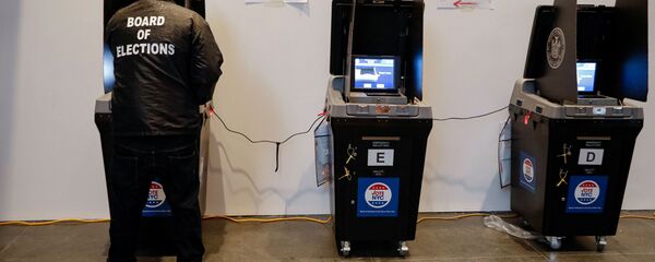 A Board of Elections employee cleans a voting machine during early voting at the Brooklyn Museum in Brooklyn, New York A Board of Elections employee cleans a voting machine during early voting at the Brooklyn Museum in Brooklyn, New York - Sputnik International