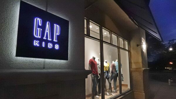This Aug. 23, 2018, file photo shows a window display at a Gap Kids clothing store in Winter Park, Fla. Gap is moving away from the nation’s malls. The brand, which was for decades a fixture at shopping malls around the country, said that it will be closing 220 stores _ or one third of its store base by early 2024 _ and focus on outlet malls and its e-commerce business. - Sputnik International