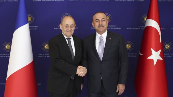 French Foreign Minister Jean-Yves Le Drian, left, and Turkey's Foreign Minister Mevlut Cavusoglu shake hands before a meeting in Ankara, Turkey, Thursday, June 13, 2019. - Sputnik International