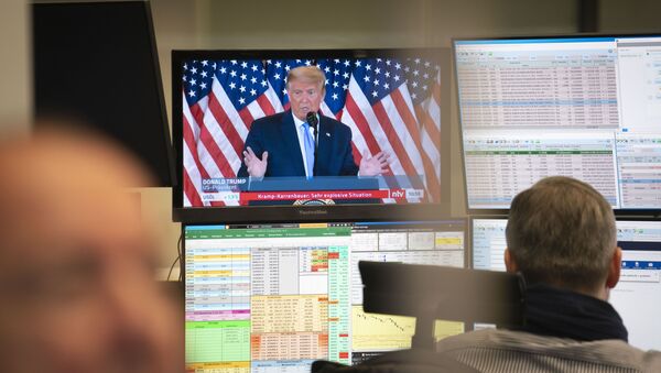 Traders in the Frankfurt Stock Exchange trading room in front of their monitors, which also show reports on the US presidential election on Wednesday, 4 November 2020. - Sputnik International
