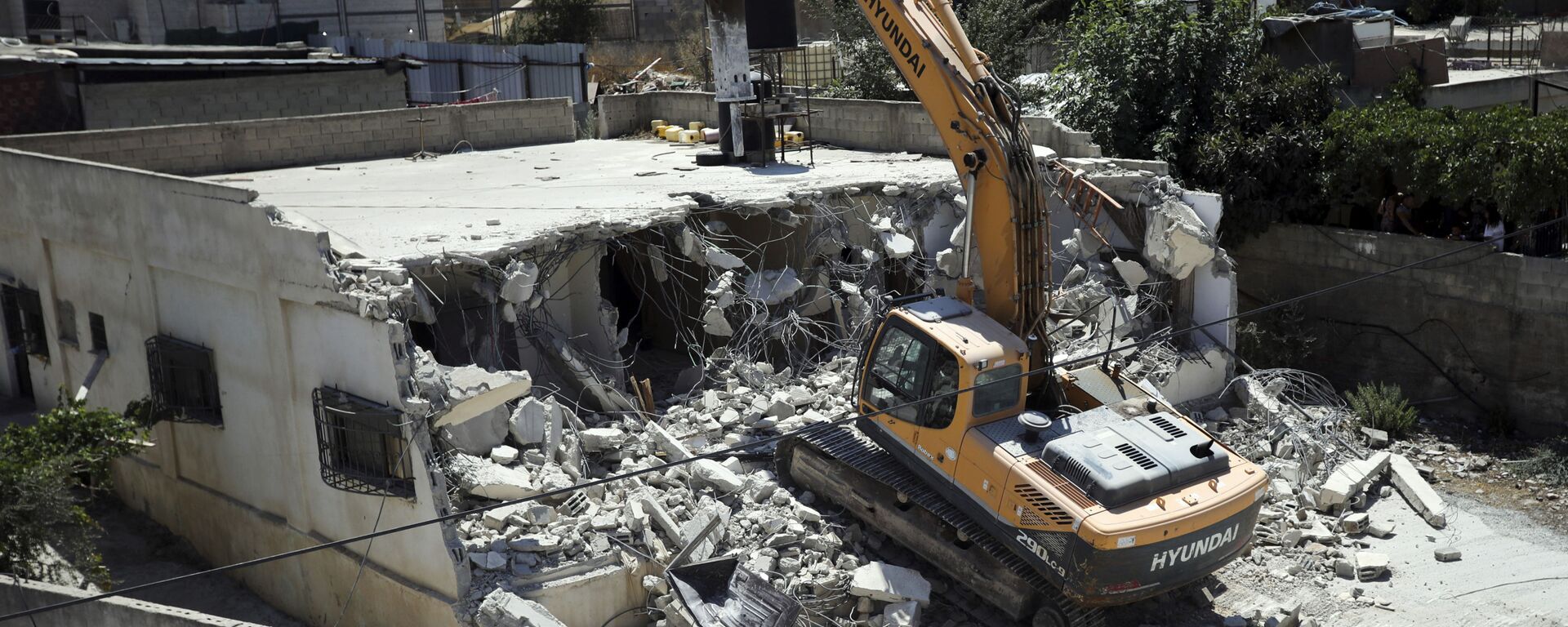 FILE - In this Aug. 21, 2019 file photo, Israeli authorities demolish a Palestinian owned house in east Jerusalem - Sputnik International, 1920, 28.04.2022