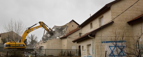 A bulldozer demolishes a house in the West Bank settlement of Ofra, Wednesday, March 1, 2017 - Sputnik International