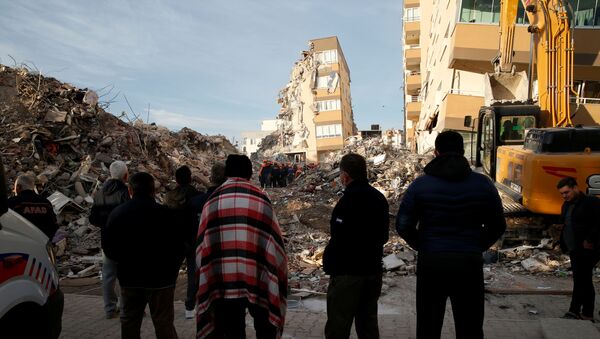People watch as rescue operations take place on a site after an earthquake struck the Aegean Sea, in the coastal province of Izmir, Turkey, November 3, 2020.  - Sputnik International