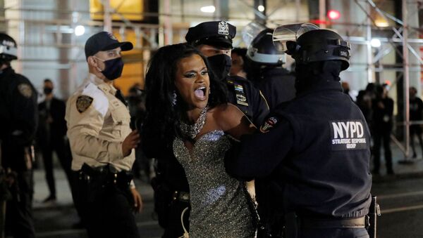 New York Police Department (NYPD) officers detain a protester during a Black Lives Matter demonstration in Manhattan, New York City, U.S. November 5, 2020.  - Sputnik International