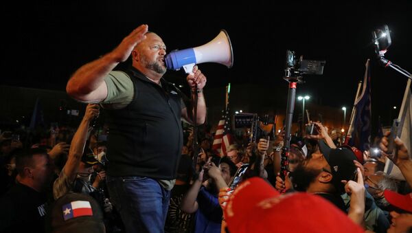 Alex Jones of Infowars speaks to supporters of US President Donald Trump gather during a protest about the early results of the 2020 presidential election, in front of the Maricopa County Tabulation and Election Center (MCTEC), in Phoenix, Arizona, US, 5 November 2020. - Sputnik International