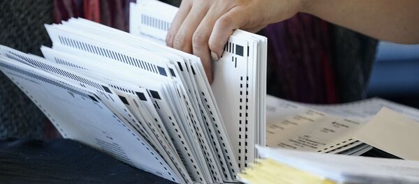 An election worker handles ballots as vote counting in the general election continues at State Farm Arena on Thursday, Nov. 5, 2020, in Atlanta An election worker handles ballots as vote counting in the general election continues at State Farm Arena on Thursday, Nov. 5, 2020, in Atlanta - Sputnik International