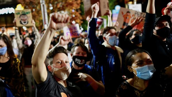 Activists cheer during a speech on a street, as votes continue to be counted following the 2020 U.S. presidential election, in Philadelphia, Pennsylvania, U.S., November 6, 2020.  - Sputnik International