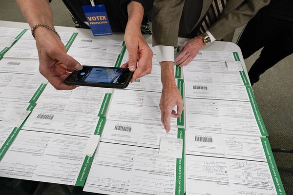 'No System is Going to Be Perfect', Says Prof Amid Debate on 'Flaws' in Dominion Voting Machines 'No System is Going to Be Perfect', Says Prof Amid Debate on 'Flaws' in Dominion Voting Machines - Sputnik International
