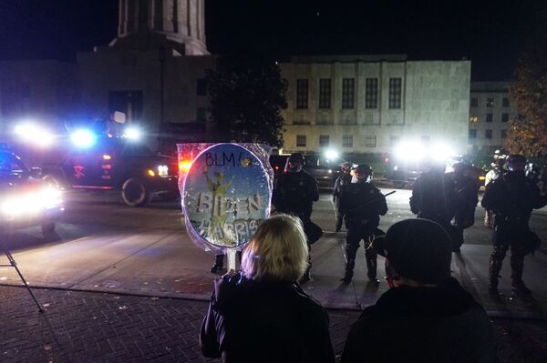 Nation Divided: Trump Supporters, Opponents in Stand-Off After Election Results Tallied - Sputnik International