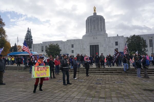 Nation Divided: Trump Supporters, Opponents in Stand-Off After Election Results Tallied - Sputnik International