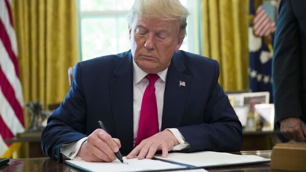 President Donald Trump signs an executive order to increase sanctions on Iran, in the Oval Office of the White House, Monday, June 24, 2019, in Washington. - Sputnik International