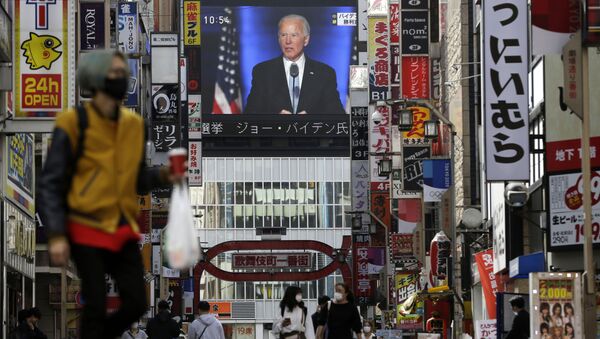 A screen shows live broadcast of President-elect Joe Biden speaking Sunday, Nov. 8, 2020 at the Shinjuku shopping district in Tokyo - Sputnik International