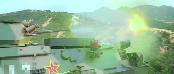 Video: China’s Hong Kong Garrison Performs Live-Fire Drills in Mountains Outside City Video: China’s Hong Kong Garrison Performs Live-Fire Drills in Mountains Outside City - Sputnik International