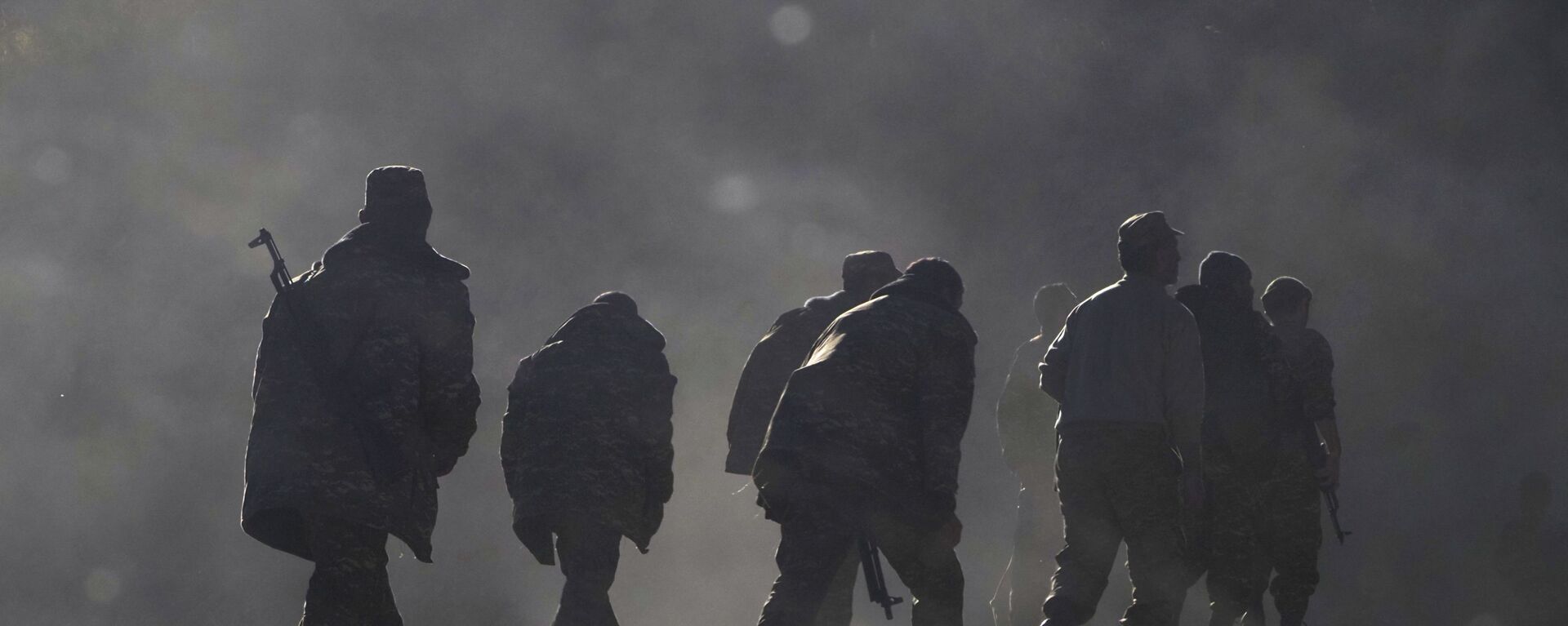 Ethnic Armenian soldiers walk along the road near the border between Nagorno-Karabakh and Armenia, Sunday, Nov. 8, 2020. - Sputnik International, 1920, 14.09.2022