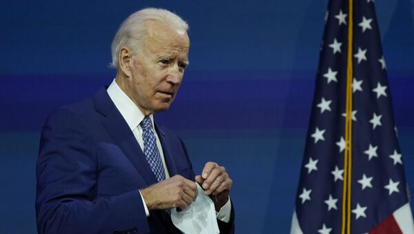 After removing his face mask as he walked on stage, President-elect Joe Biden continues to the podium to speak at The Queen theater, Monday, Nov. 9, 2020, in Wilmington, Del. - Sputnik International