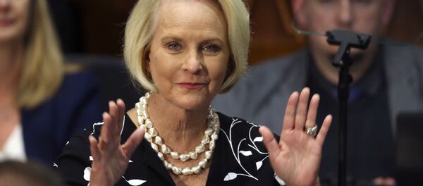 FILE - In this Jan. 13, 2020, file photo Cindy McCain, wife of former Arizona Sen. John McCain, waves to the crowd  - Sputnik International
