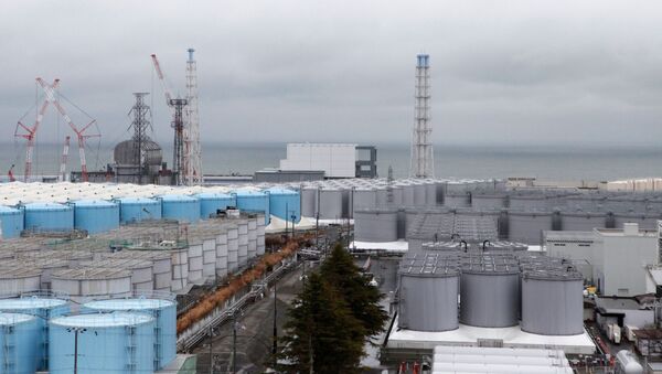Storage tanks for radioactive water are seen at tsunami-crippled Fukushima Daiichi nuclear power plant - Sputnik International