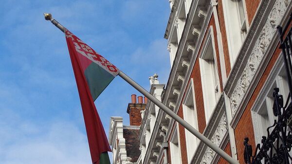 Flag of Belarus, Embassy of Belarus, Kensington Court, London - Sputnik International