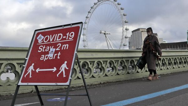 A woman walks over Westminster Bridge during the second coronavirus lockdown in London, Tuesday, Nov. 10, 2020. Britain's lockdown will run until at least Dec. 2., shuttering restaurants, hairdressers and clothing stores.  - Sputnik International