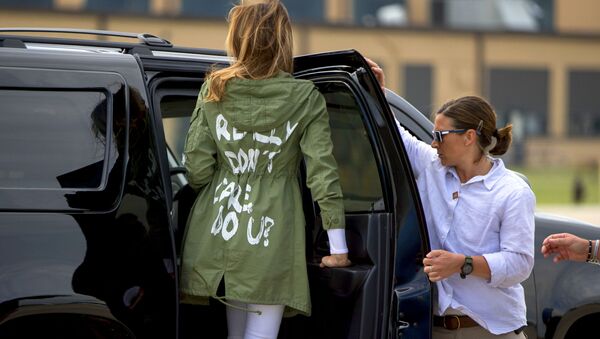 Melania Trump arrives at Andrews Air Force Base, Md. wearing a Zara jacket that reads, I don't really care. Do U?, - Sputnik International