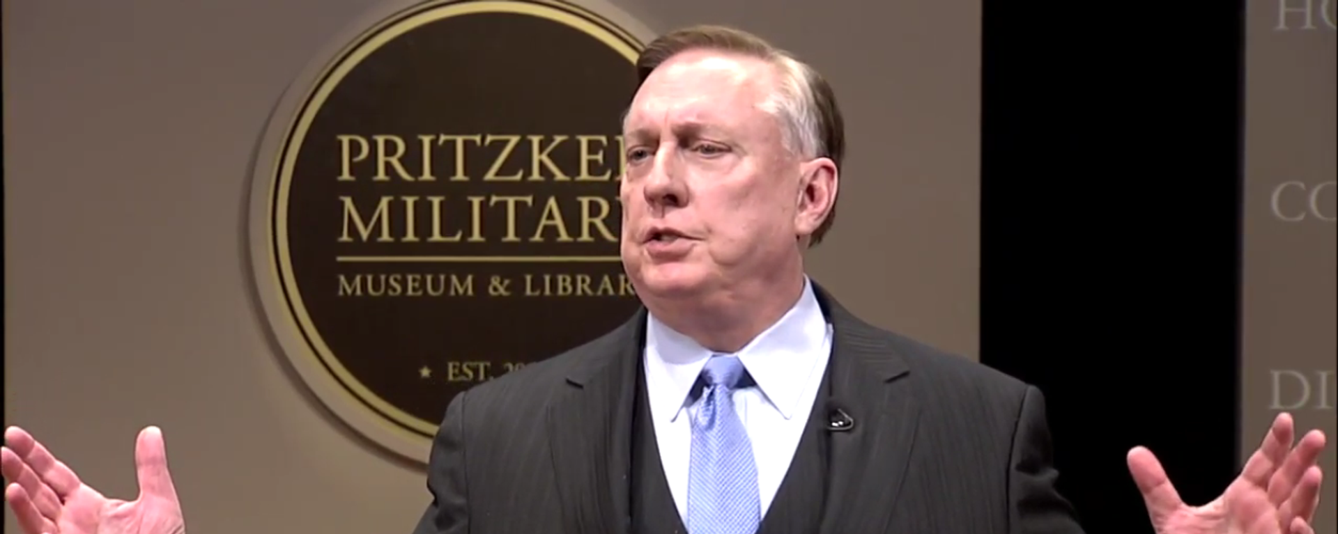 Ret. US Army Col. Douglas MacGregor speaks at the Pritzker Military Museum and Library in August 2017 - Sputnik International, 1920, 05.03.2024