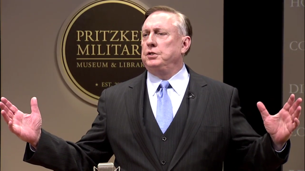 Ret. US Army Col. Douglas MacGregor speaks at the Pritzker Military Museum and Library in August 2017 - Sputnik International