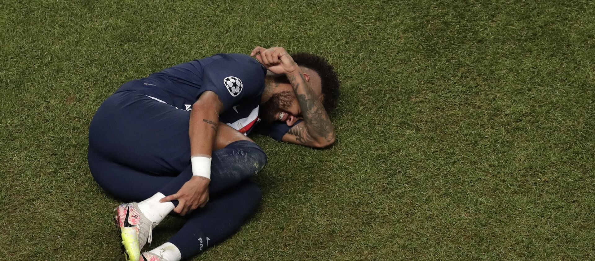 In this Sunday, 23 August 2020 file photo, PSG's Neymar lies on the ground during the Champions League final soccer match between Paris Saint-Germain and Bayern Munich at the Luz stadium in Lisbon, Portugal - Sputnik International, 1920, 20.03.2021